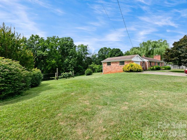 49 Hickory Tree Road, Asheville, NC 28805