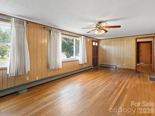 49 Hickory Tree Road, Asheville, NC 28805
