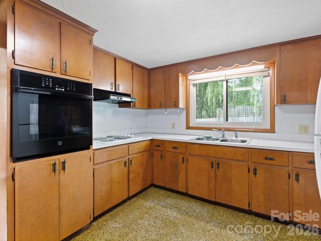 49 Hickory Tree Road, Asheville, NC 28805