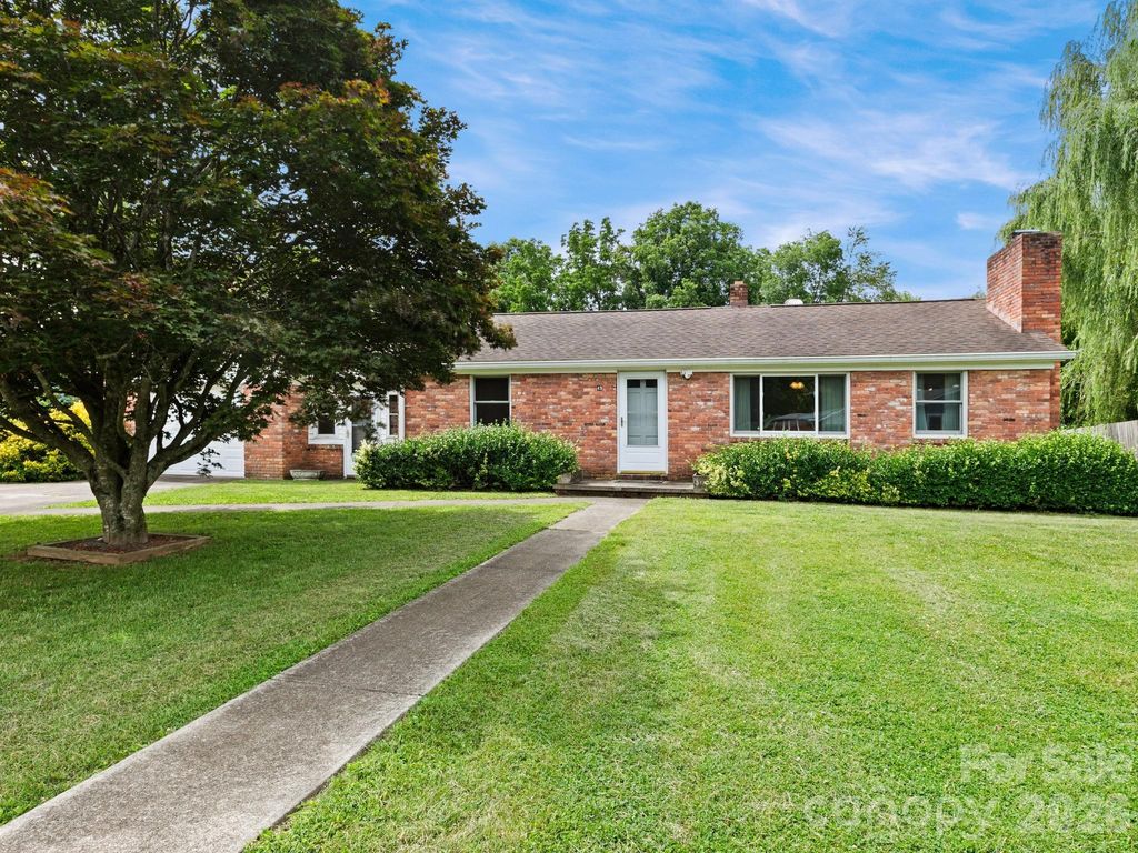 49 Hickory Tree Road, Asheville, NC 28805