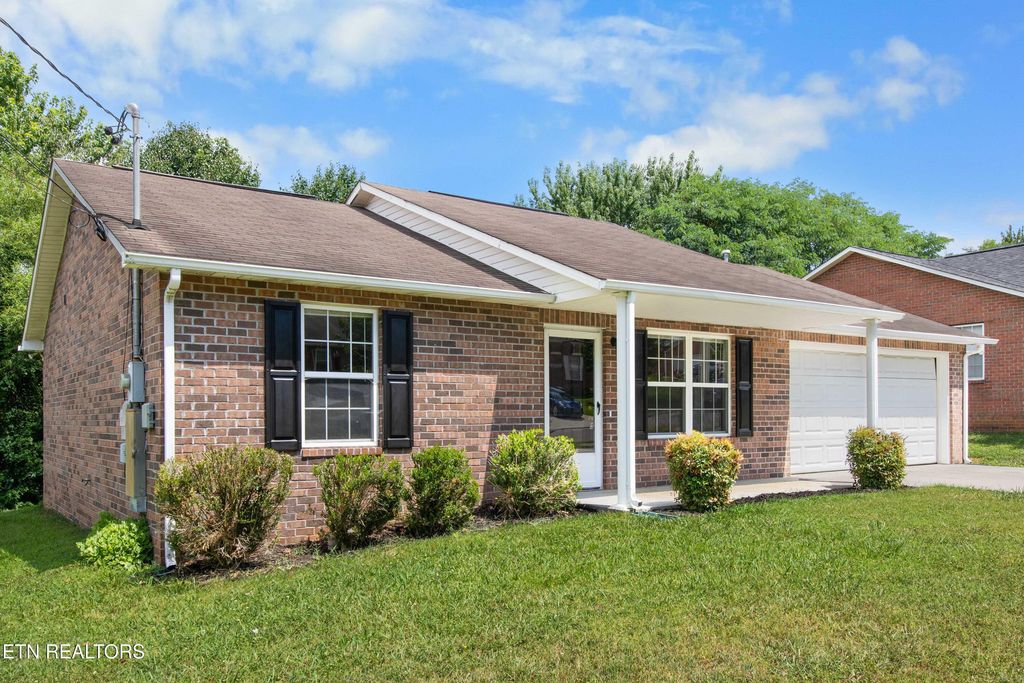 1813 Tillery Square Lane, Knoxville, TN 37912