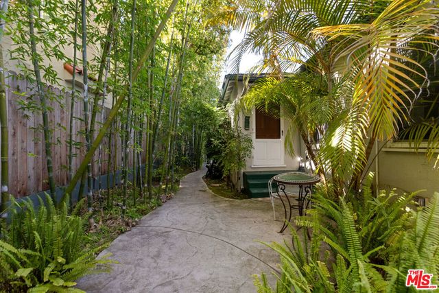 1453 Centinela Avenue, Santa Monica, CA 90404