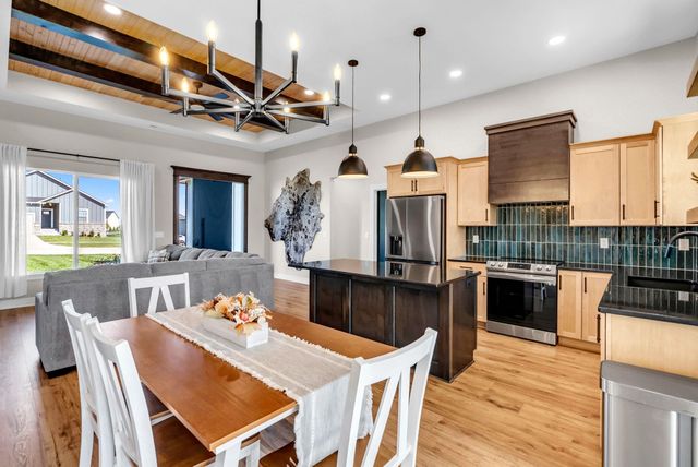 5237 N Cambridge, Bel Aire, KS 67226