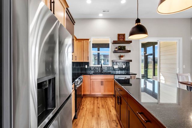 5237 N Cambridge, Bel Aire, KS 67226