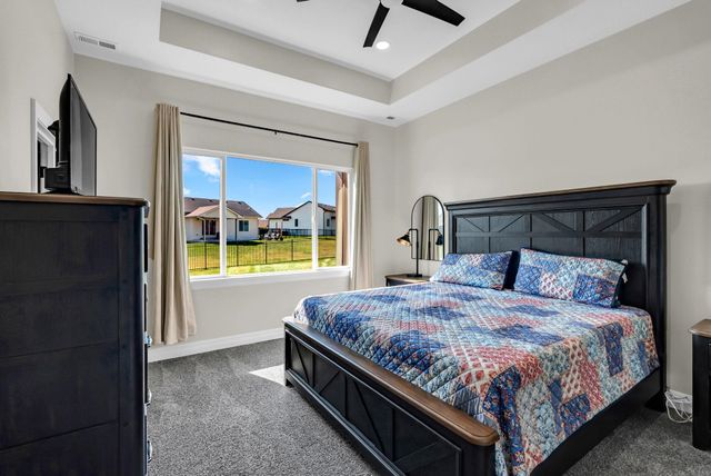 5237 N Cambridge, Bel Aire, KS 67226