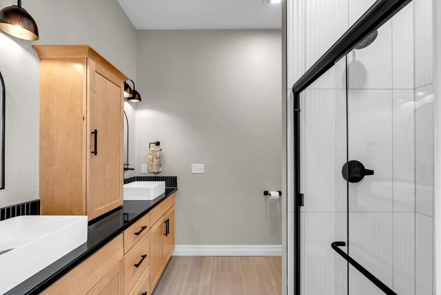 5237 N Cambridge, Bel Aire, KS 67226