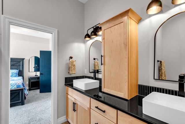 5237 N Cambridge, Bel Aire, KS 67226