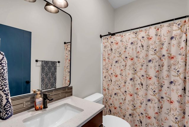 5237 N Cambridge, Bel Aire, KS 67226