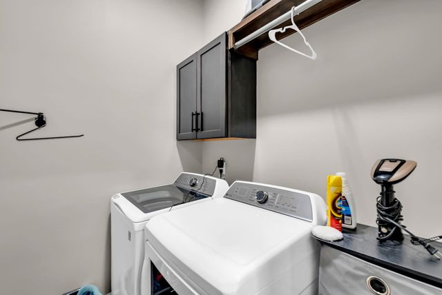 5237 N Cambridge, Bel Aire, KS 67226