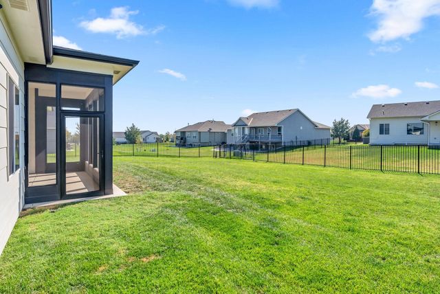 5237 N Cambridge, Bel Aire, KS 67226