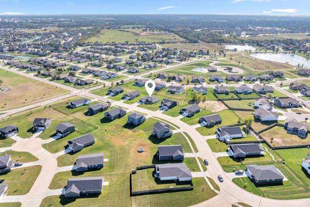 5237 N Cambridge, Bel Aire, KS 67226