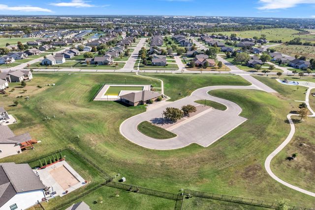 5237 N Cambridge, Bel Aire, KS 67226