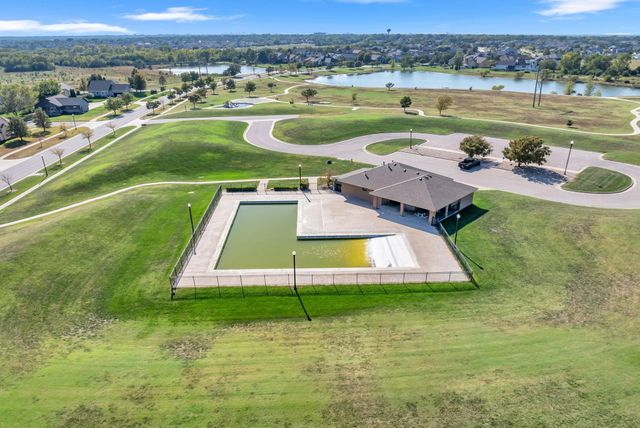 5237 N Cambridge, Bel Aire, KS 67226