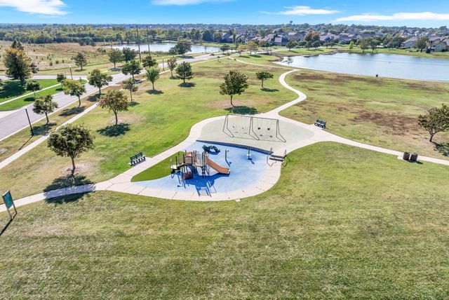 5237 N Cambridge, Bel Aire, KS 67226