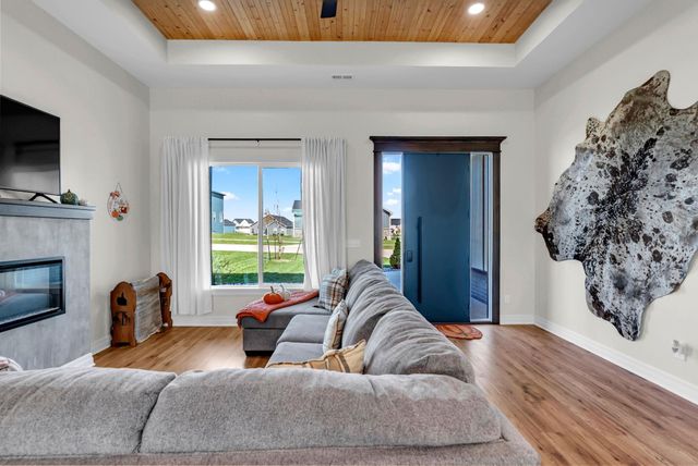 5237 N Cambridge, Bel Aire, KS 67226