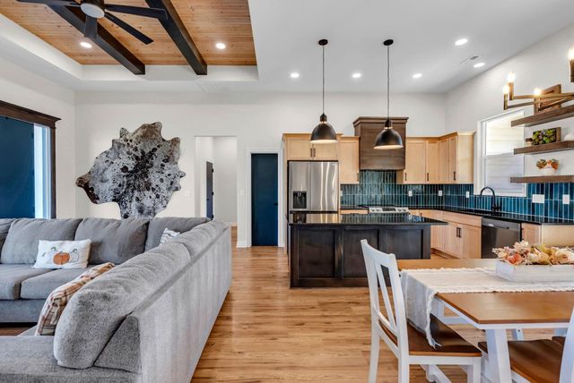 5237 N Cambridge, Bel Aire, KS 67226