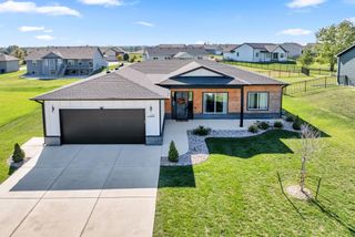 5237 N Cambridge, Bel Aire, KS 67226
