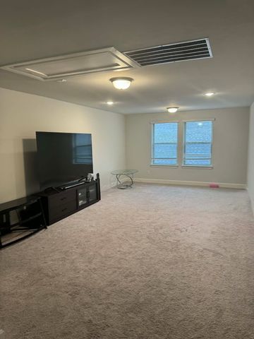 8628 Spindletop Drive, Fort Worth, TX 76120