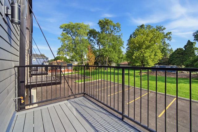 105 Prairie Avenue 105C, Highwood, IL 60040