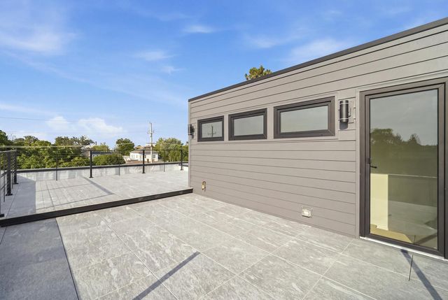 105 Prairie Avenue 105C, Highwood, IL 60040