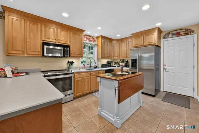 28 Tanglewood Drive, Preston, CT 06365
