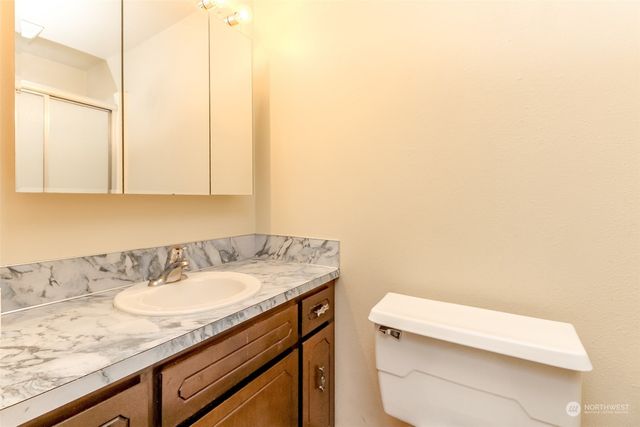 17407 36th Avenue E, Tacoma, WA 98446