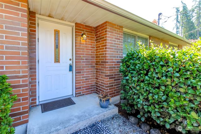 17407 36th Avenue E, Tacoma, WA 98446