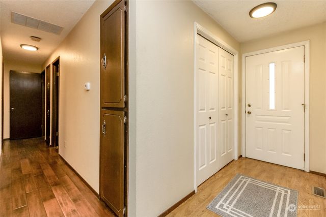 17407 36th Avenue E, Tacoma, WA 98446