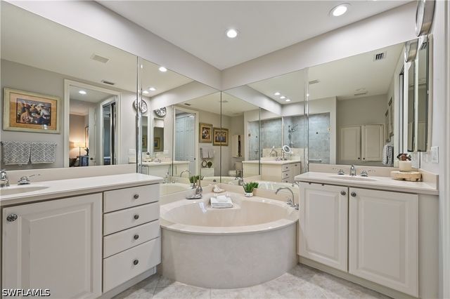 7876 Hawthorne Dr 1201, Naples, FL 34113