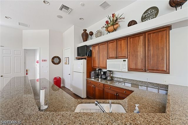 7876 Hawthorne Dr 1201, Naples, FL 34113