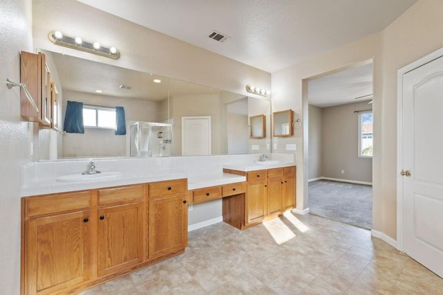 923 Ryan Avenue, Clovis, CA 93611