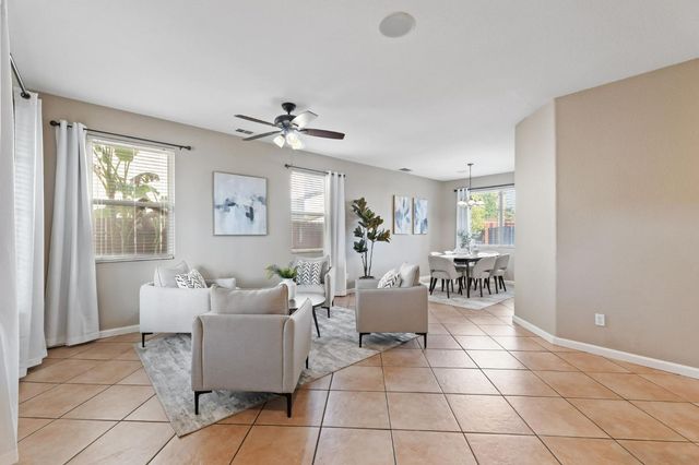 923 Ryan Avenue, Clovis, CA 93611