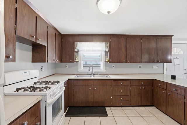 53 Gates Rd, Saugus, MA 01906