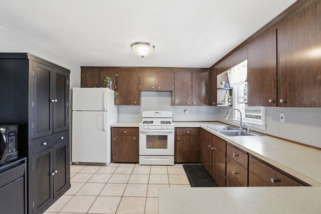 53 Gates Rd, Saugus, MA 01906