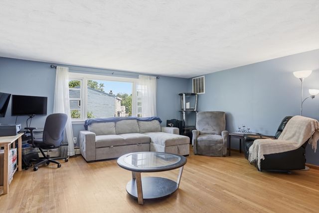 53 Gates Rd, Saugus, MA 01906