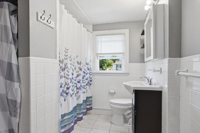 53 Gates Rd, Saugus, MA 01906