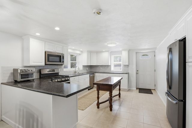 53 Gates Rd, Saugus, MA 01906
