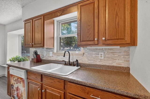 184 Oakhurst Drive, Bedford, TX 76022