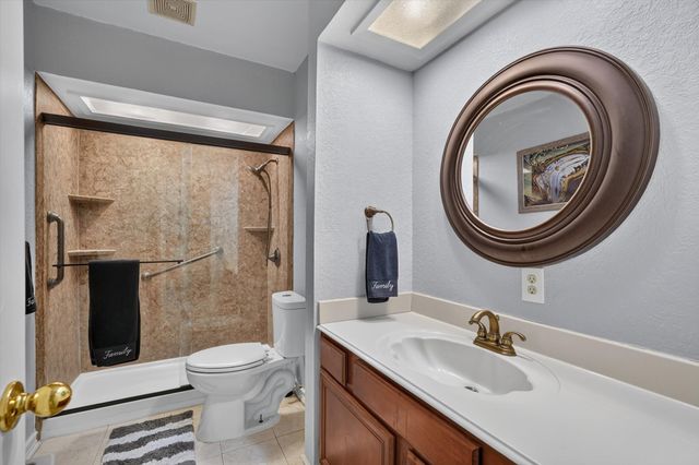 184 Oakhurst Drive, Bedford, TX 76022