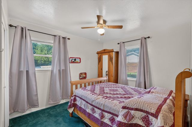 184 Oakhurst Drive, Bedford, TX 76022