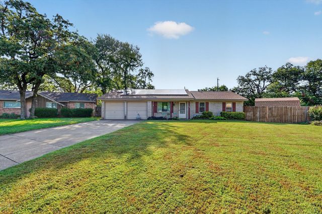 184 Oakhurst Drive, Bedford, TX 76022
