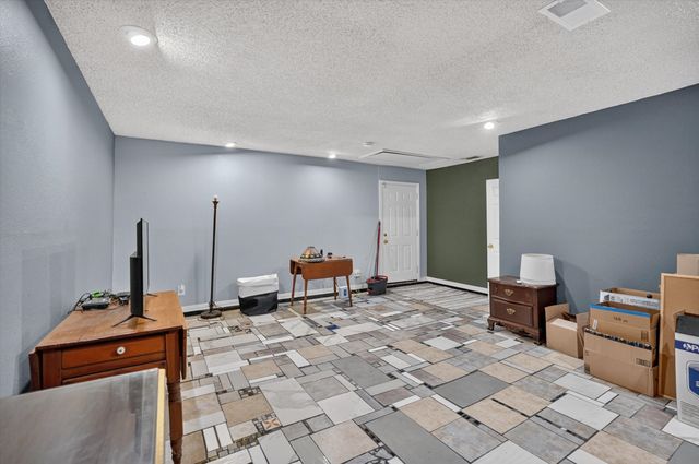 184 Oakhurst Drive, Bedford, TX 76022