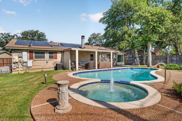 184 Oakhurst Drive, Bedford, TX 76022