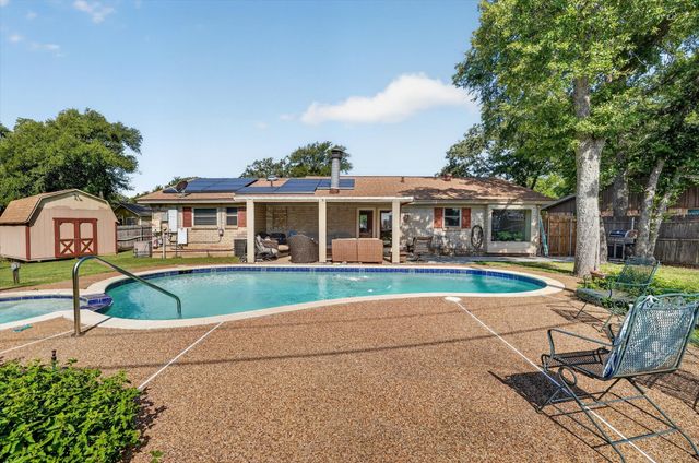 184 Oakhurst Drive, Bedford, TX 76022