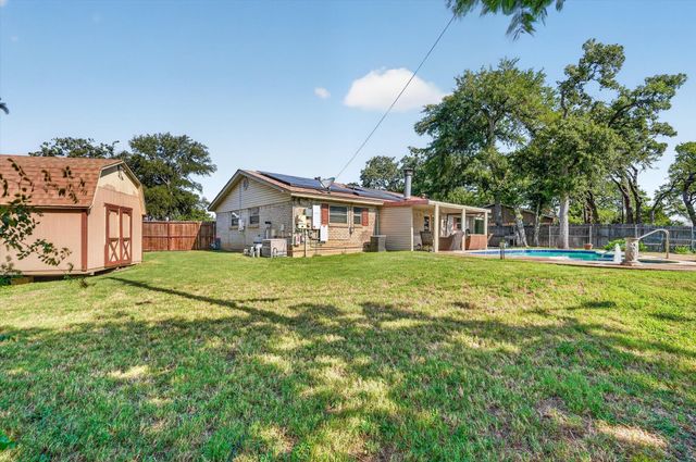 184 Oakhurst Drive, Bedford, TX 76022