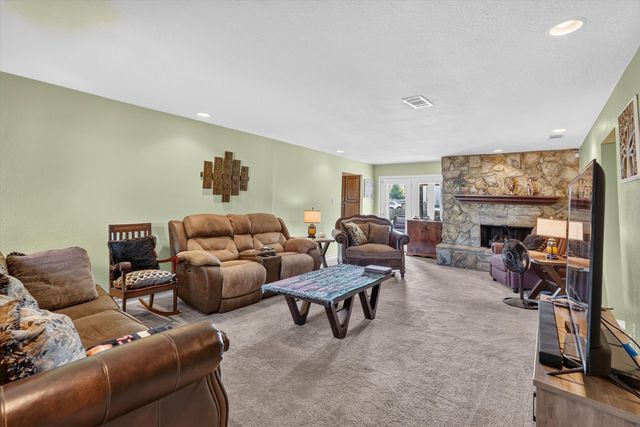 184 Oakhurst Drive, Bedford, TX 76022