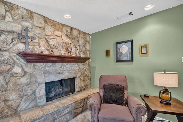 184 Oakhurst Drive, Bedford, TX 76022