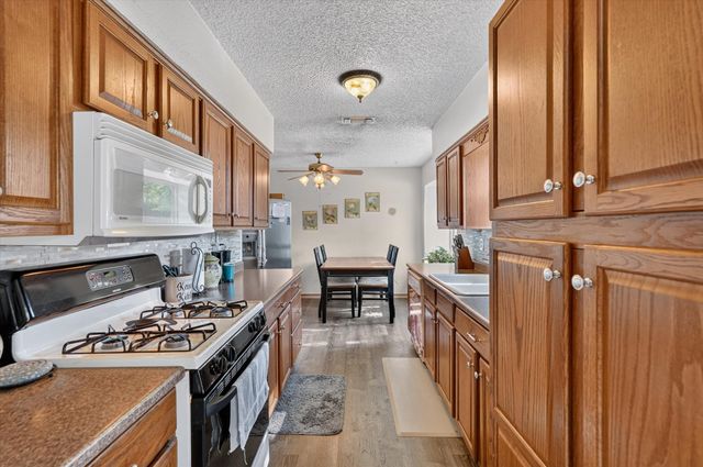184 Oakhurst Drive, Bedford, TX 76022