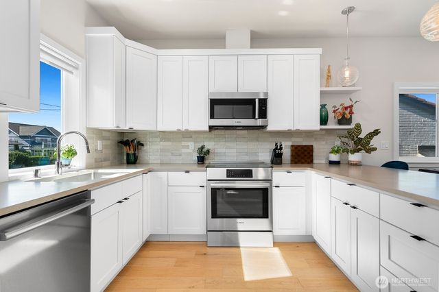 1338 California Ave SW, Seattle, WA 98116