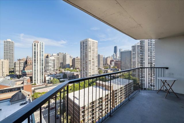 1560 N Sandburg Terrace 1808, Chicago, IL 60610